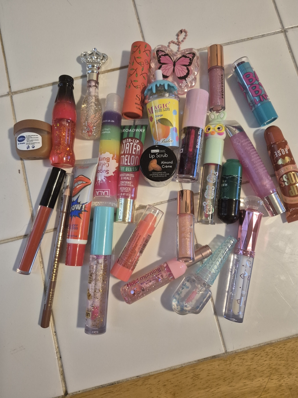 Lippy Mystery Maybelline Mixed Lip Gloss & Balm Lot - Pink, Coral, Purple, Peach - Picture 1 of 1